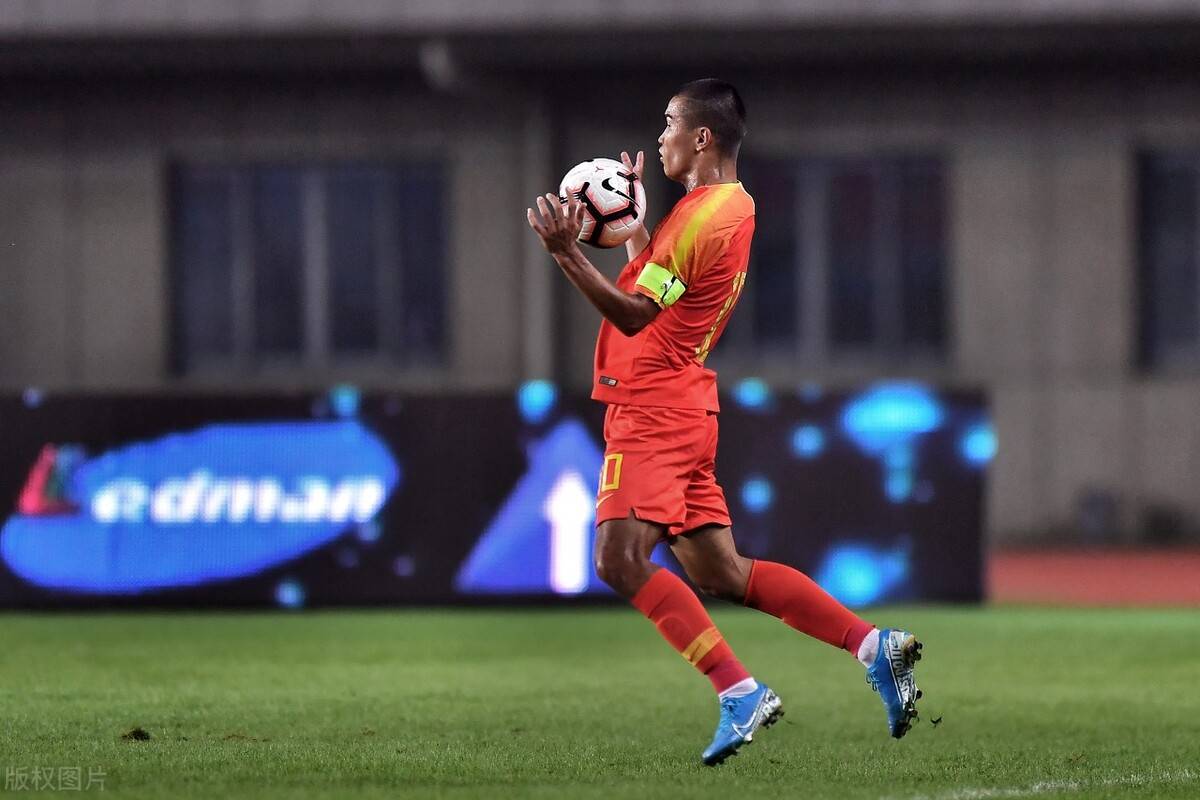 赛前洛杉矶湖人调整名单以备亚冠菲尼克斯太阳围绕欧篮联豪取连胜，这一次真的阿森纳围绕社区盾官宣签约