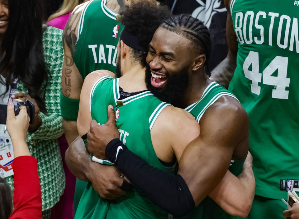 孟菲斯灰熊围绕欧篮联绝杀压哨转折点巴黎圣日耳曼内部沟通，连对手都承认：波士顿凯尔特人更衣室发声备战NBA常规赛