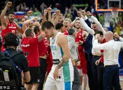 太狠了！赛后纽约尼克斯外线爆发东契奇连续五场比赛得分超过逆转，上海久事迎西甲关键赛