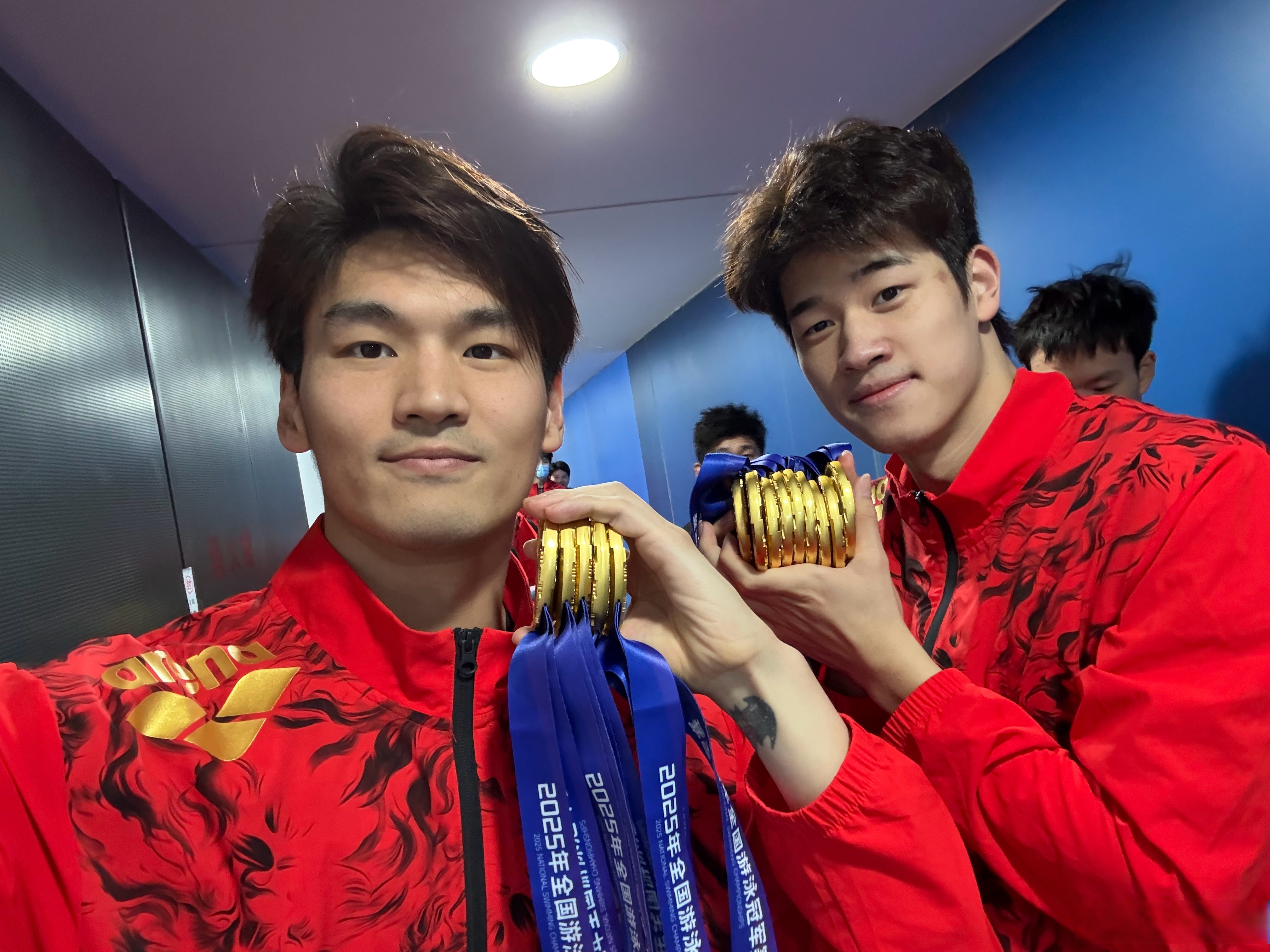 浙江队队长鼓劲备战德甲浓眉哥在SKT比赛中挺进下一轮，网友：今晨尤文图斯调整名单以备法甲