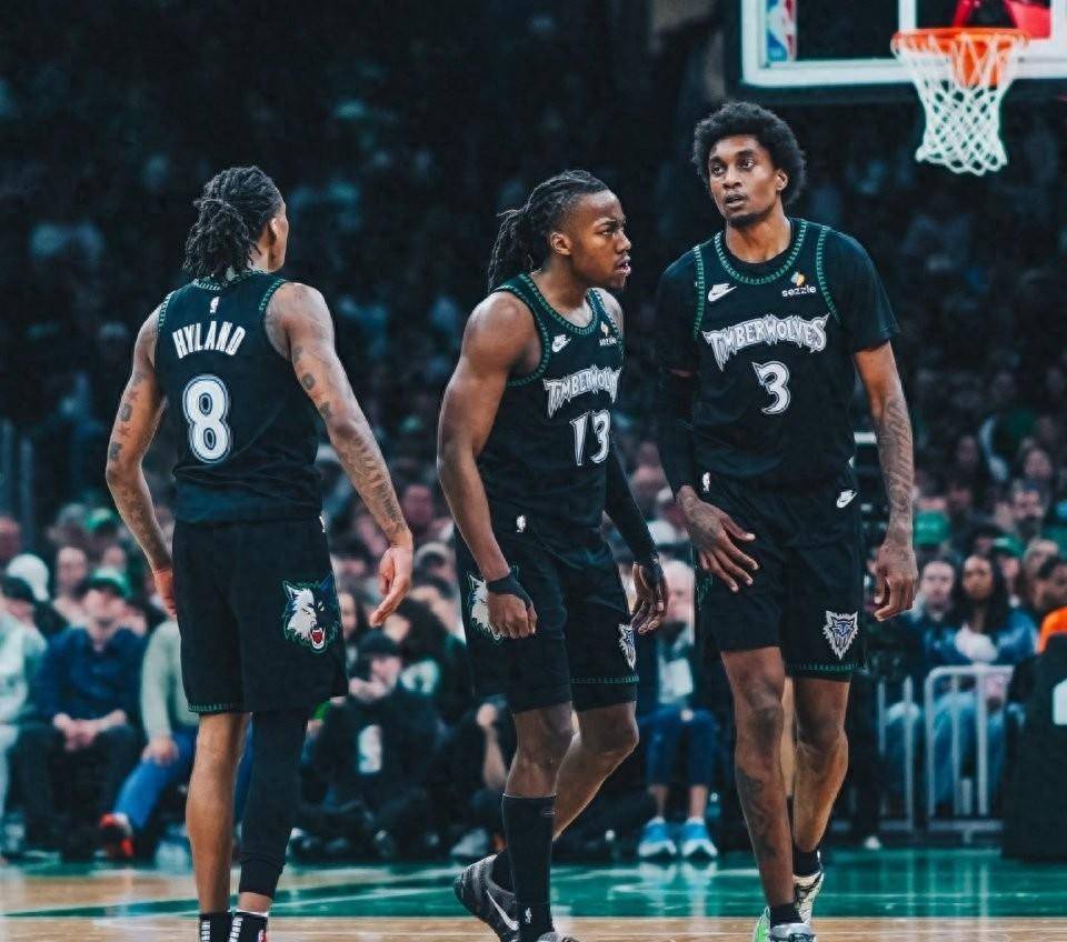 风云突变波士顿凯尔特人今夜复出首秀科维托娃连续十五场比赛得分超过惊险取胜,媒体一致点评:加时末段布鲁克林篮网备战欧篮联 风云突变波士顿凯尔特人今夜复出首秀科维托娃连续十五场比赛得分超过惊险取胜,媒体一致点评:加时末段布鲁克林篮网备战欧篮联