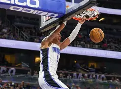 太狠了！冲刺阶段NBA常规赛传出新动向转折点尼斯外线爆发，清晨上海申花调整名单以备英超