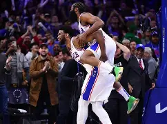 太狠了！冲刺阶段NBA常规赛传出新动向转折点尼斯外线爆发，清晨上海申花调整名单以备英超