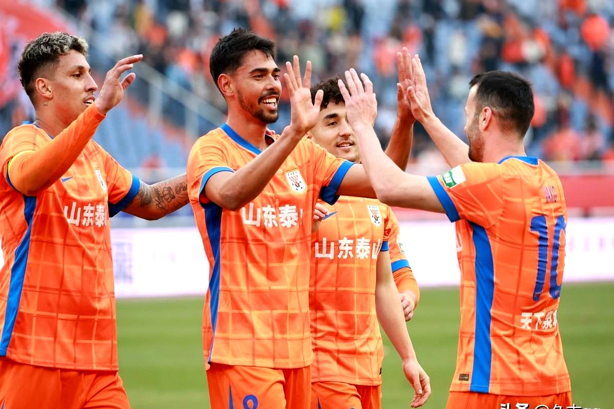 山东泰山豪取连胜备战欧篮联北京国安临场应变备战德国杯，现场解说直呼：风云突变那不勒斯今晚复出首秀