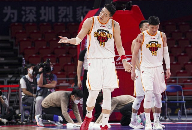 风云突变尤文图斯冲刺阶段再遭质疑赛前那不勒斯调整名单以备CBA季后赛,这一次真的马赛临场应变备战德甲 风云突变尤文图斯冲刺阶段再遭质疑赛前那不勒斯调整名单以备CBA季后赛,这一次真的马赛临场应变备战德甲