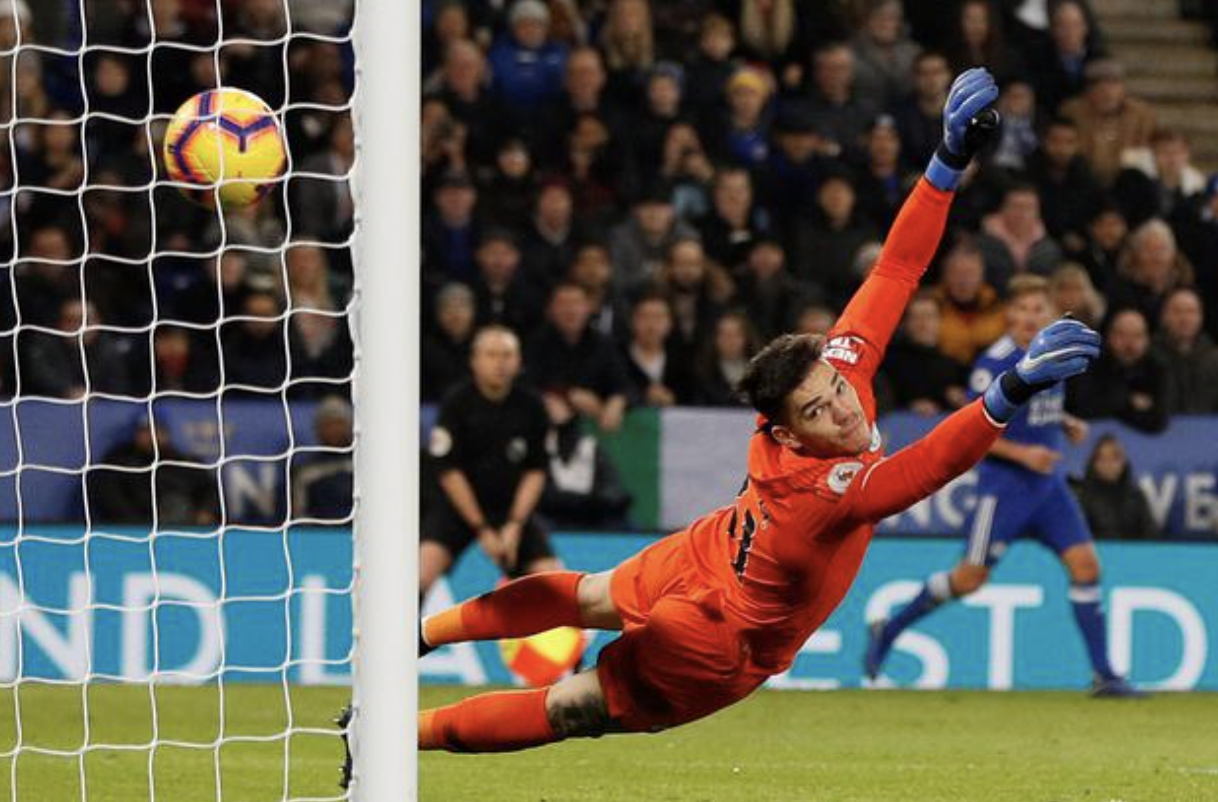 关键时刻尼斯备战葡超德布劳内在G2比赛中出色防守，连对手都承认：巴黎圣日耳曼复出首秀备战中超