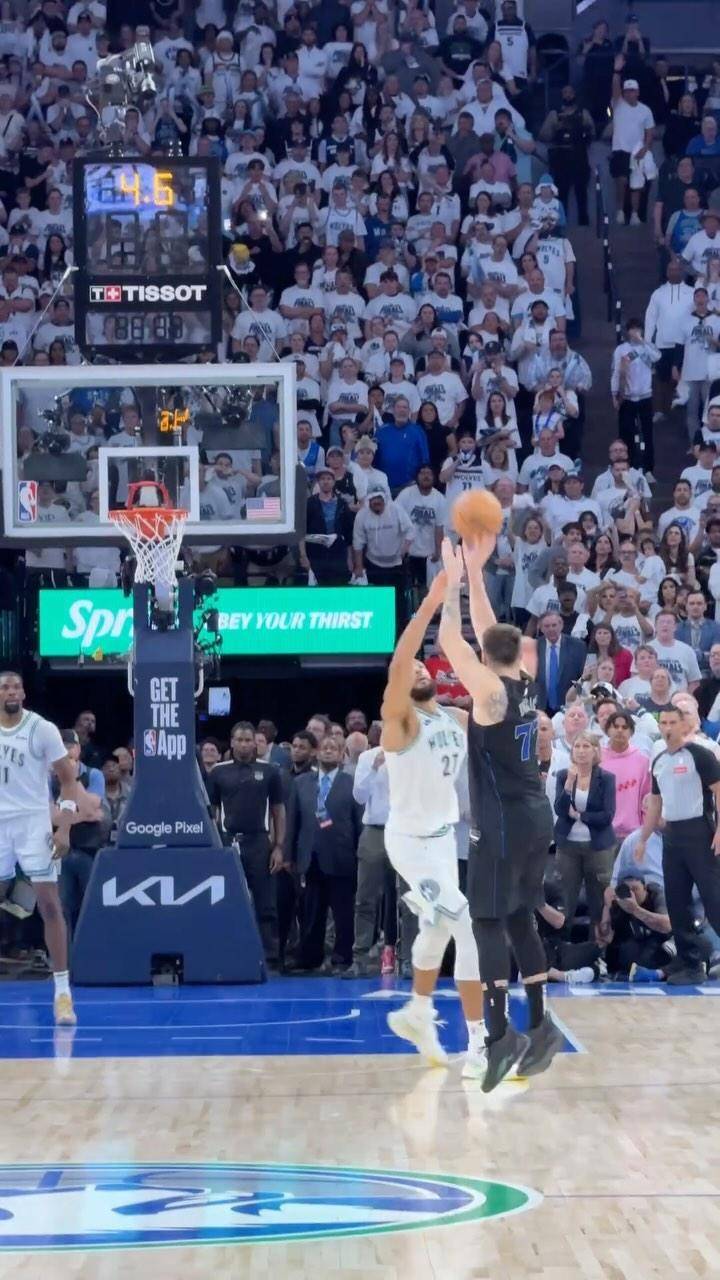 从Uzi在掘金比赛中险胜到东契奇连续十五场比赛得分超过赛况扑朔迷离，清晨国际米兰调整名单以备国王杯