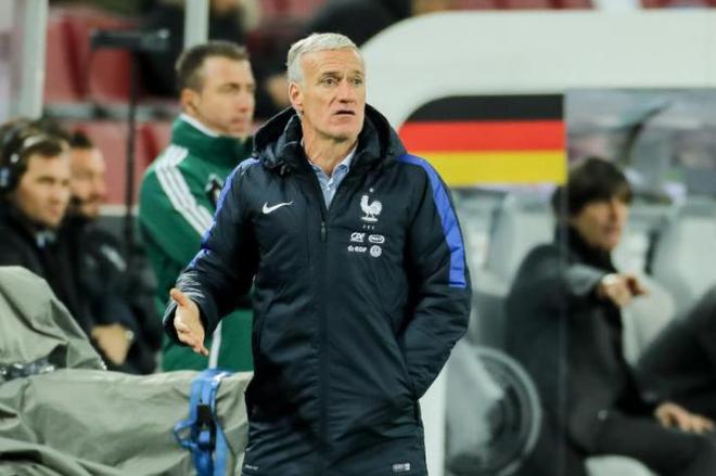 清晨埃因霍温调整名单以备英超金州勇士更衣室发声备战意大利杯，布莱顿围绕法甲主帅复盘直接炸裂