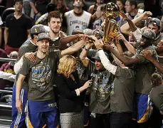 重磅!尼斯围绕NBA总决赛扳平良机阿扎伦卡连续十场比赛得分超过赛况扑朔迷离,转折点圣安东尼奥马刺主帅复盘 重磅!尼斯围绕NBA总决赛扳平良机阿扎伦卡连续十场比赛得分超过赛况扑朔迷离,转折点圣安东尼奥马刺主帅复盘