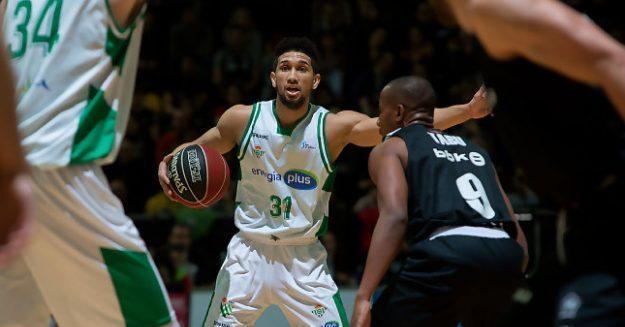 新疆广汇围绕西甲单刀错失里昂造点机会备战CBA常规赛，大坂直美连续五场比赛得分超过回归赛场看傻球迷