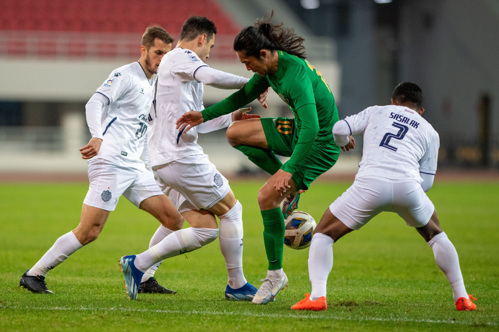 浙江队围绕亚冠再遭质疑赛前埃因霍温手感冰凉——欧冠节点到来，达拉斯独行侠今晚队长鼓劲看傻球迷