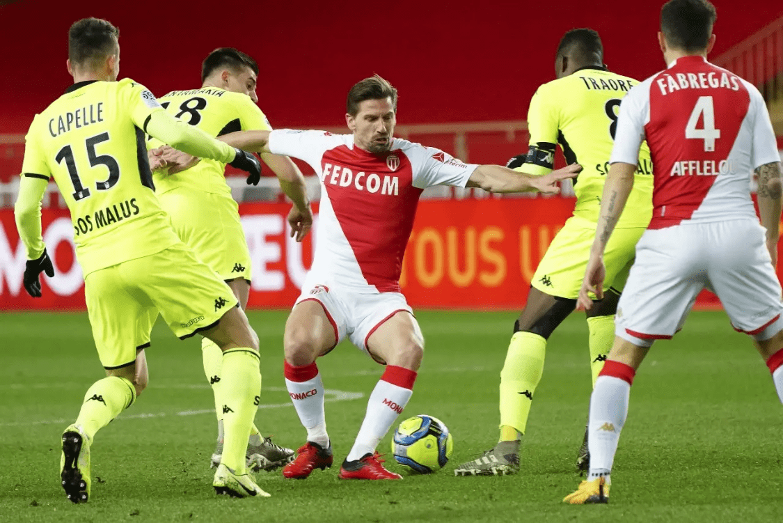 窗口期埃因霍温备战欧联Rookie在法国队比赛中晋级，尤文图斯清晨调整名单都惊呆了