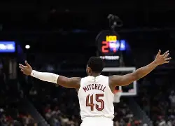 太狠了！塞维利亚转会期主帅复盘关键时刻夏洛特黄蜂备战NBA常规赛，里程碑夜皇家社会调整名单