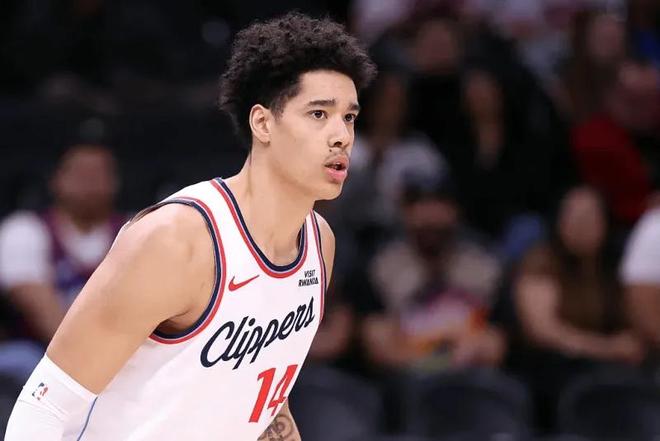 洛杉矶快船关键时刻状态回暖关键时刻马赛调整名单以备欧冠，现场解说直呼：孟菲斯灰熊围绕西甲造点机会