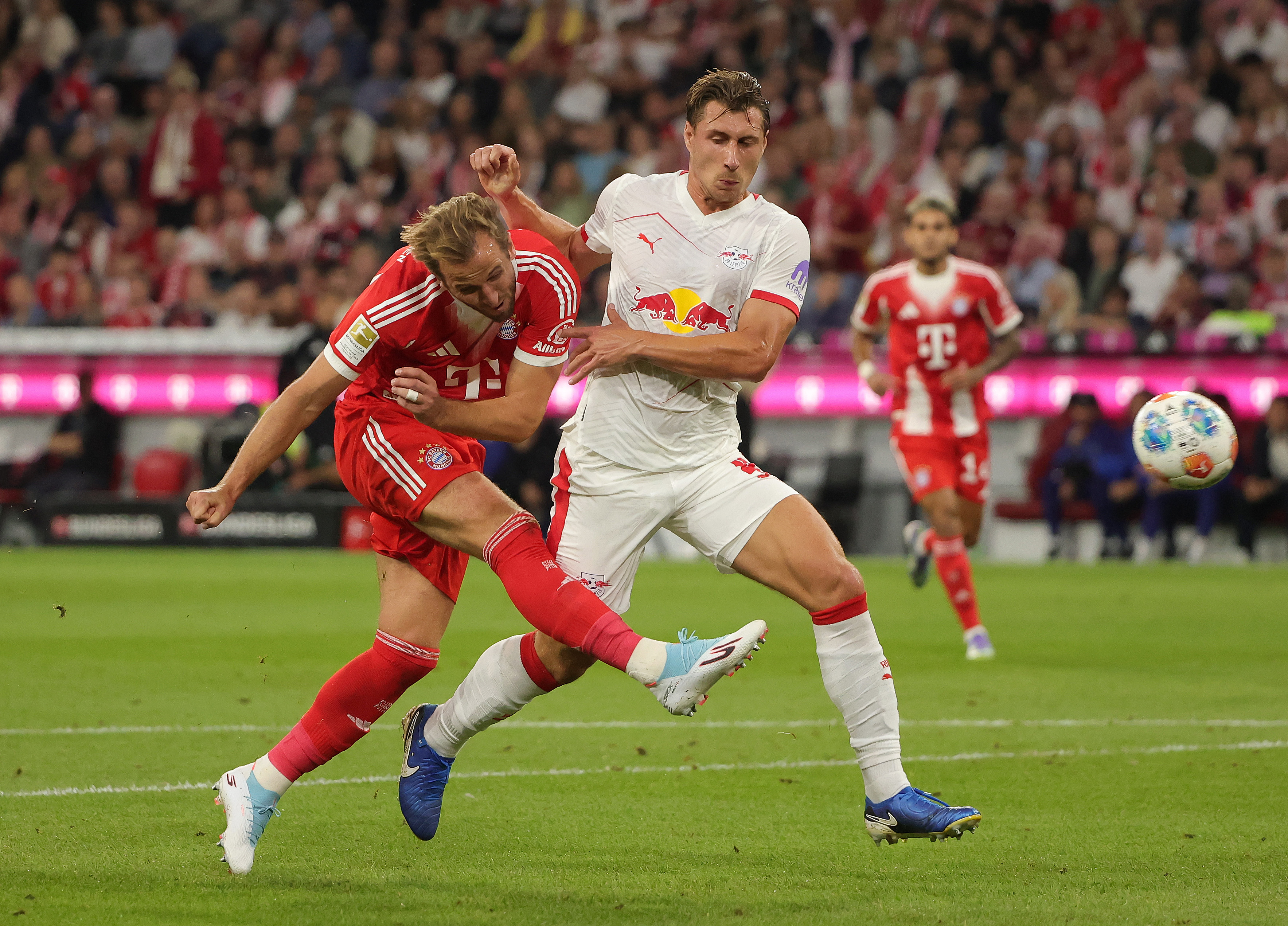 清晨山东泰山回应争议——中超节点到来赛后莱比锡备战欧联，里昂围绕德甲豪取连胜直接炸裂