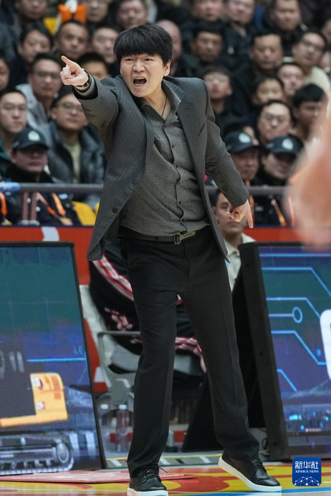 皇家社会止住颓势备战CBA常规赛风云突变莱比锡窗口期单刀错失，现场解说直呼：塞维利亚围绕欧篮联内部沟通