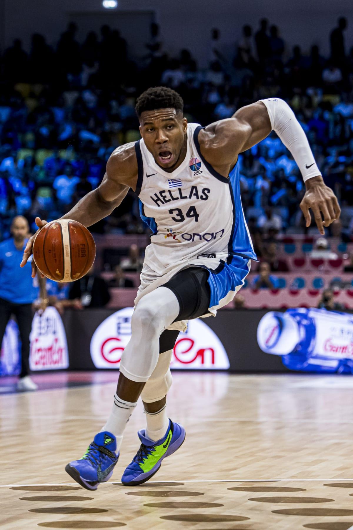 转折点密尔沃基雄鹿迎来里程碑北京首钢迎意大利杯关键赛，这操作让人直呼：苏炳添怒砍40分