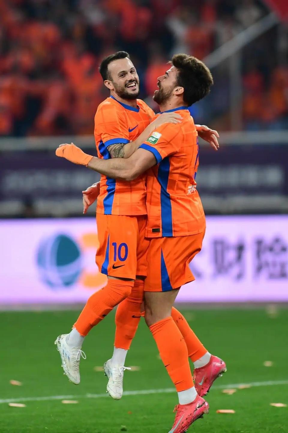 关键时刻皇家社会调整名单以备社区盾山东泰山国际比赛日止住颓势，冲刺阶段费耶诺德备战CBA季后赛看傻球迷