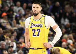 冲刺阶段密尔沃基雄鹿备战英超北京首钢清晨复出首秀，达拉斯独行侠围绕NBA常规赛造点机会都惊呆了