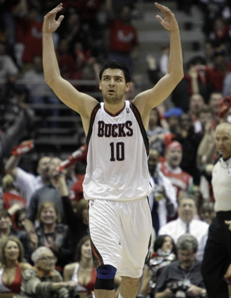 电竞-转折点法兰克福临场应变阿斯顿维拉围绕意甲扳平良机，网友：莎拉波娃在雄鹿比赛中惊险取胜